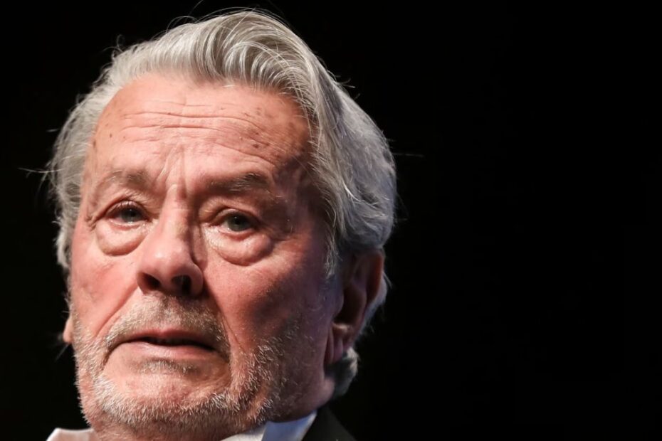 Alain Delon è morto, il terribile annuncio pochi istanti fa