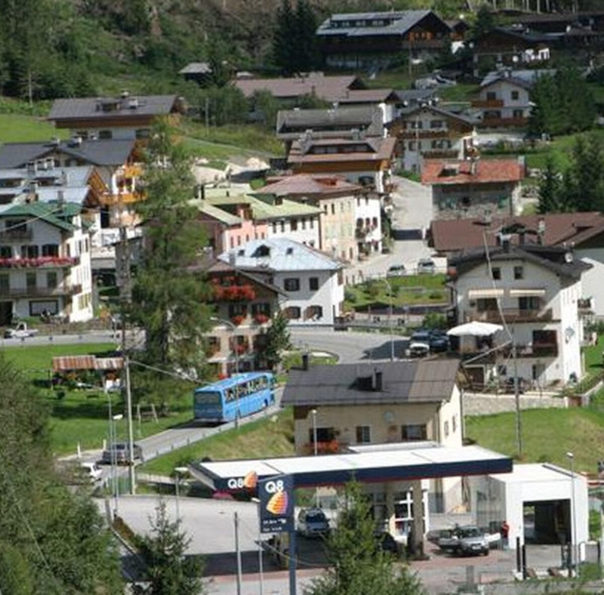 San Candido, uccide una donna e si barrica in casa