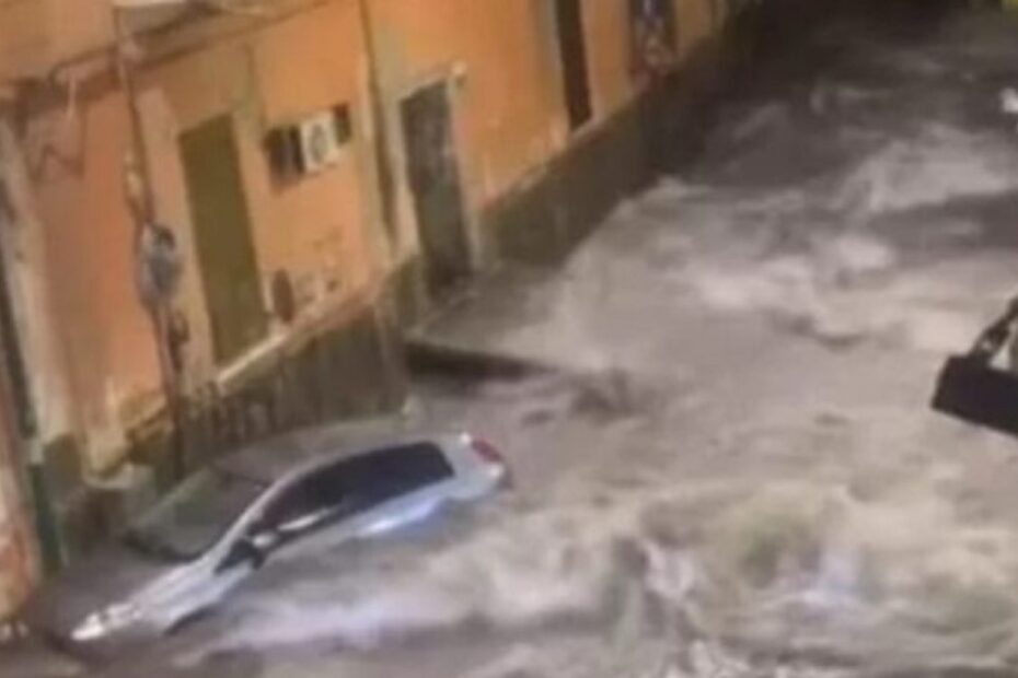 bomba d'acqua a torre del greco strade come fiume