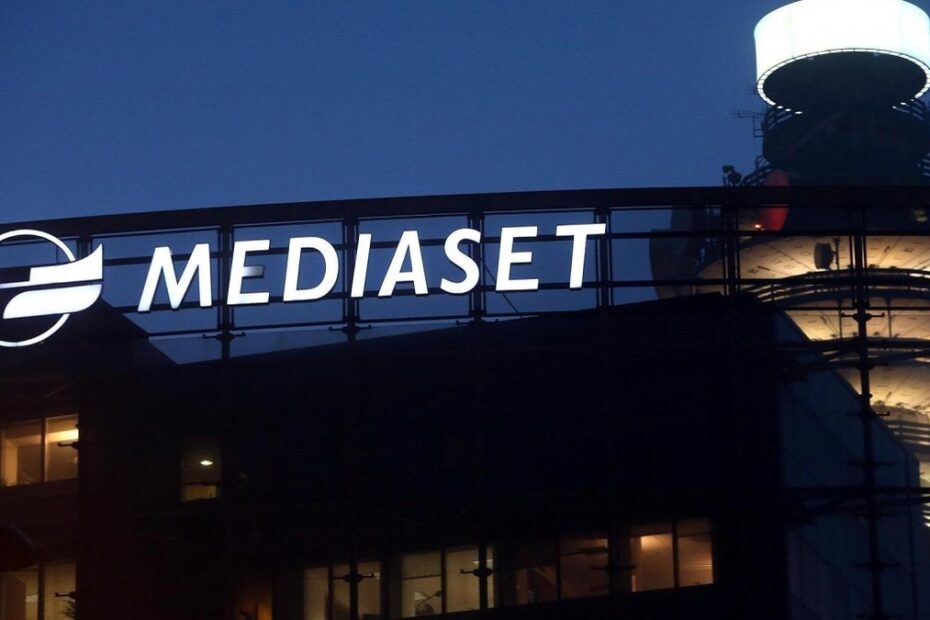 Mediaset Conduttore Tv Andare Via