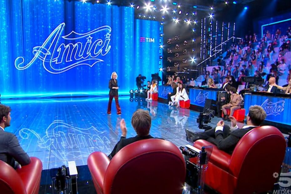 Amici 24, studio