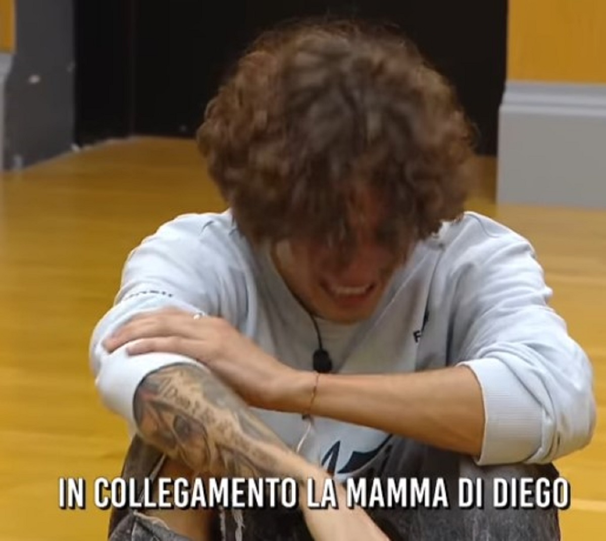 Amici 24, Diego Lazzari  riceve un regalo 