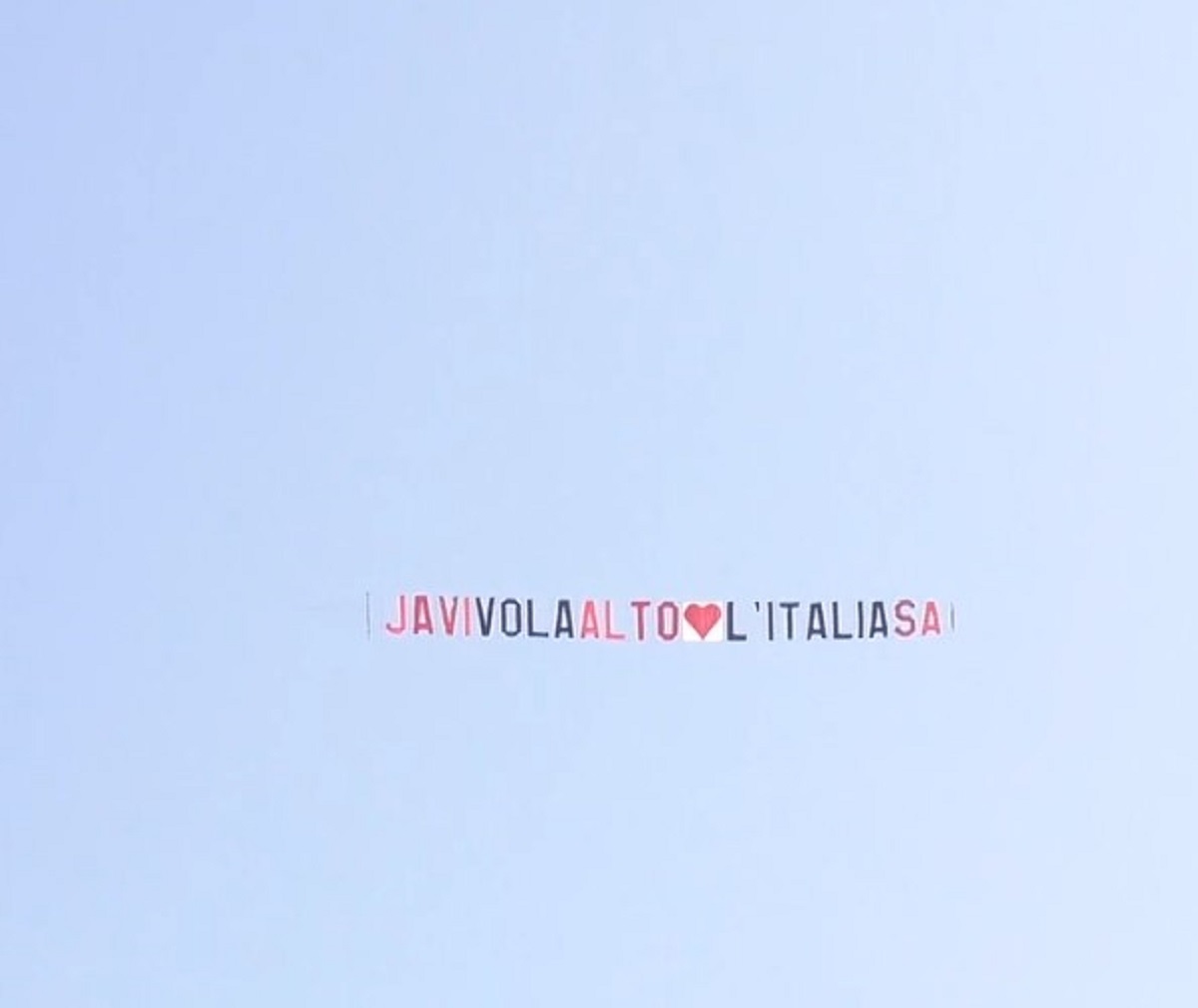 Grande Fratello arriva un aereo di sostegno per javier martinez 