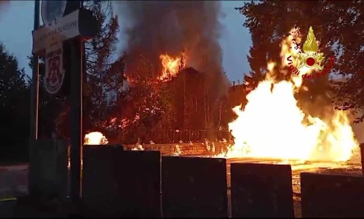 Gallio, esplode condotta del gas e villetta. Una persona dispersa
