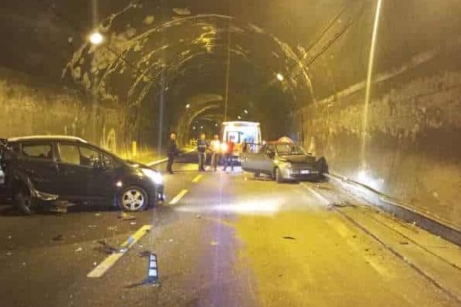 incidente galleria autostrada immagini choc