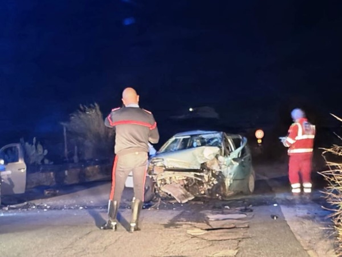 Roggiano Gravina grave incidente stradale un morto e un ferito 