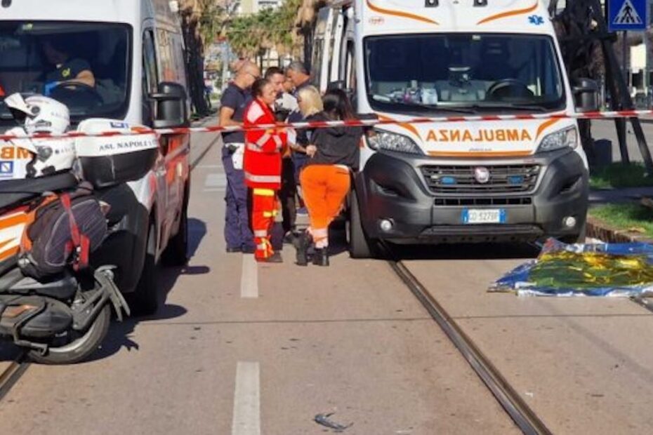 Napoli, donna investita e uccisa in via Brin: aveva accompagnato i figli a scuola