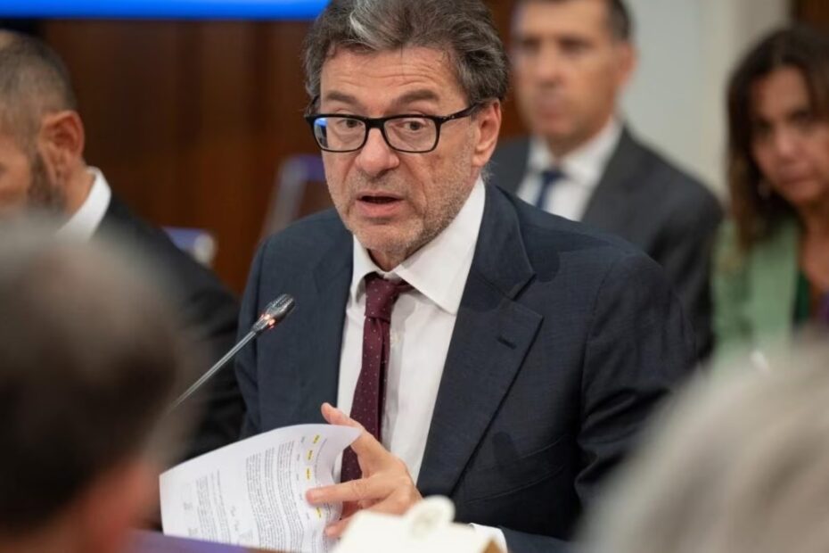 Giorgetti: "La manovra richiederà sacrifici" e annuncia tasse sulle imprese