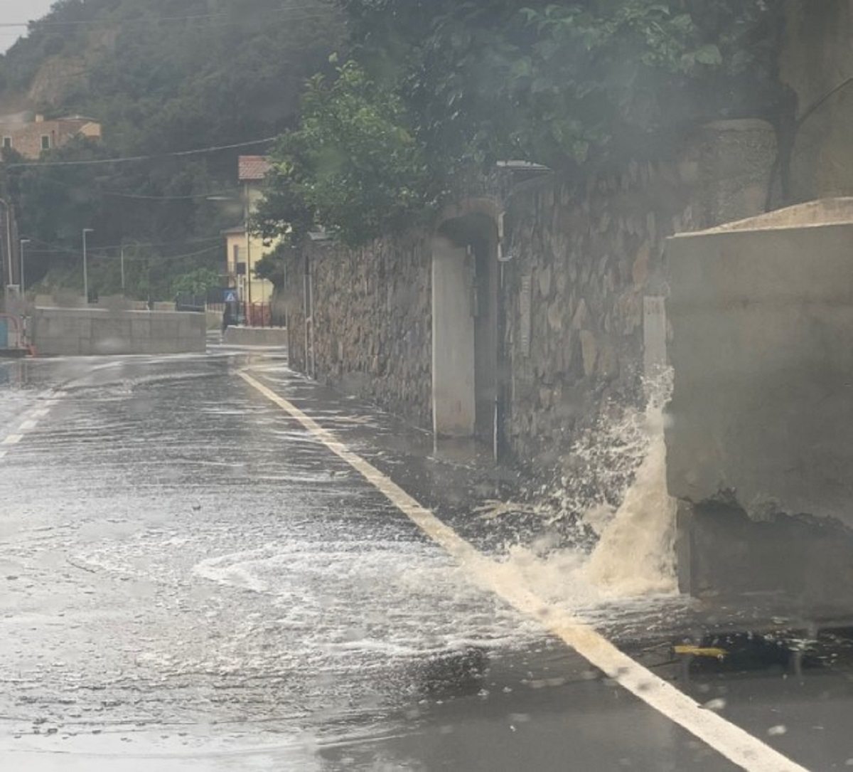 Maltempo in Liguria: fiumi esondati, danni e strade chiuse 