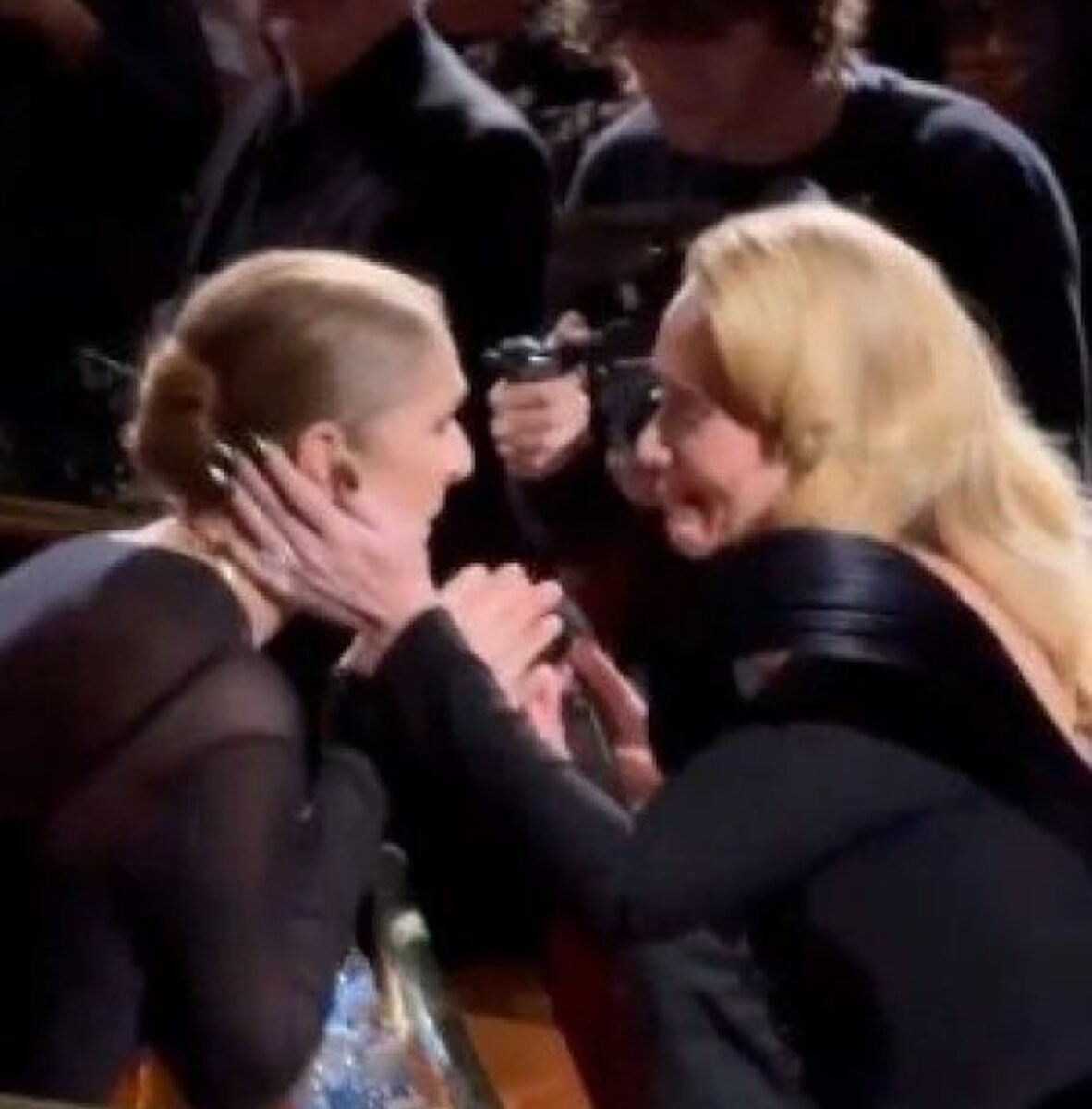 Momento emozionante tra Adele e Céline