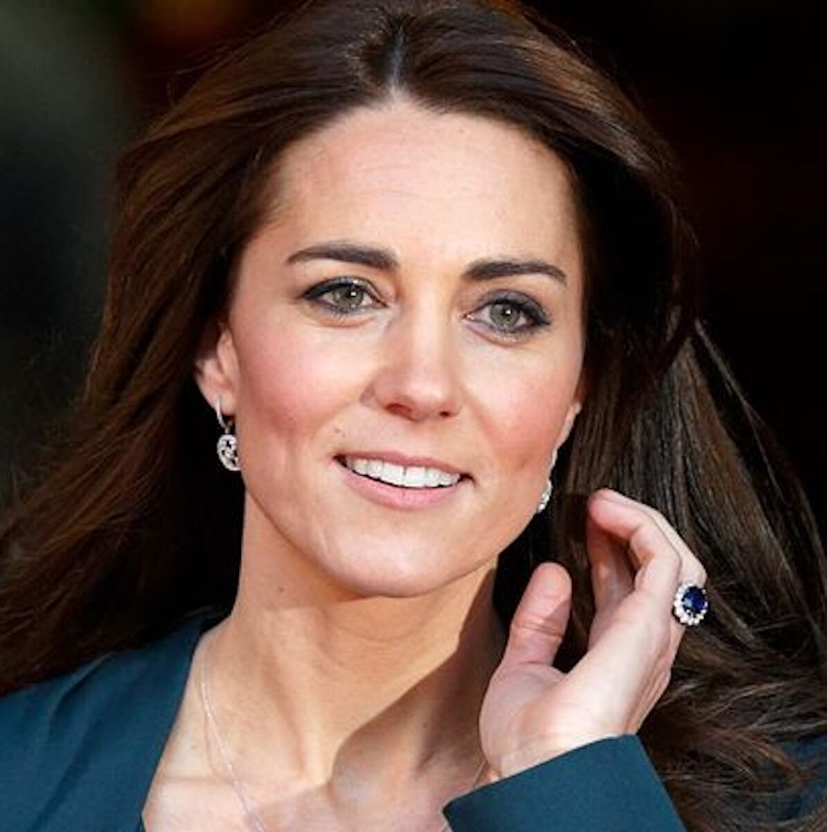 Perché Kate Middleton non porta più l'anello di fidanzamento