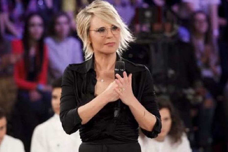 Amici 24 Maria De Filippi consola Luk3