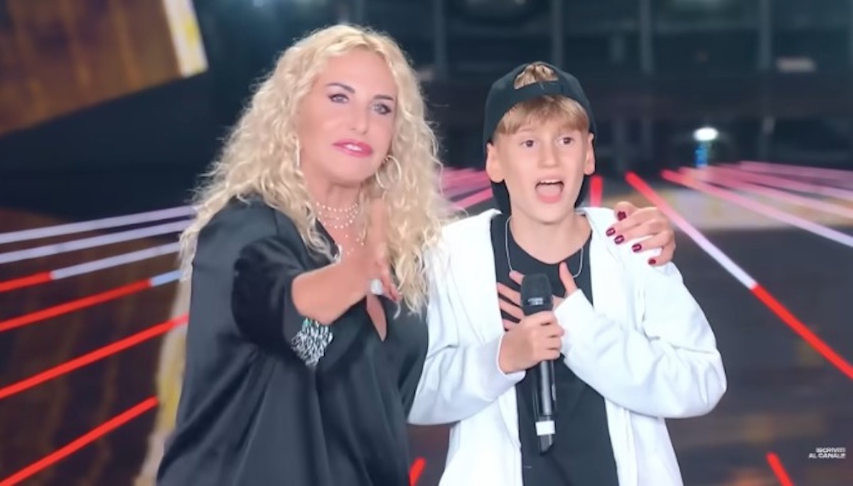 Riccardo Collegari conquista la finale di The Voice Kids con un emozionante rap di Eminem