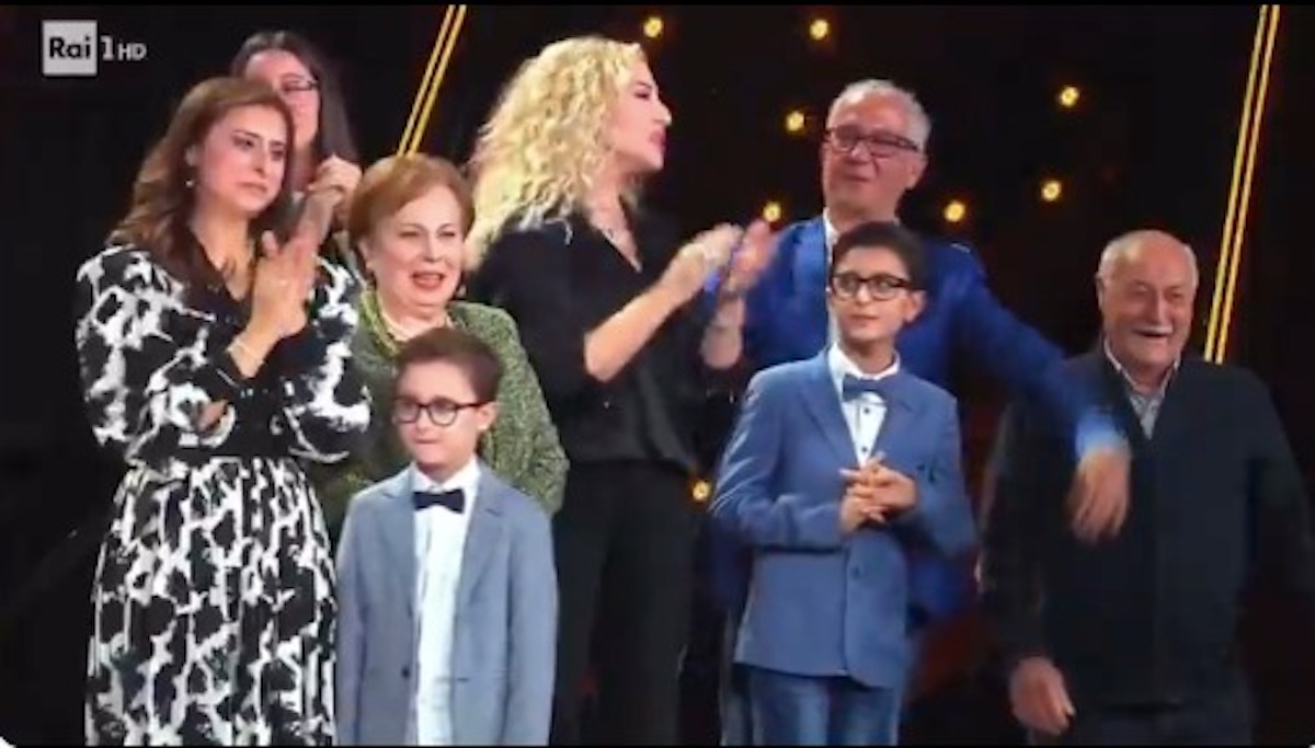 The Voice Kids, standing ovation per il violinista Francesco. Poi la proposta di Gigi D'Alessio