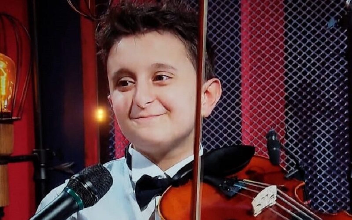 The Voice Kids, standing ovation per il violinista Francesco. Poi la proposta di Gigi D'Alessio