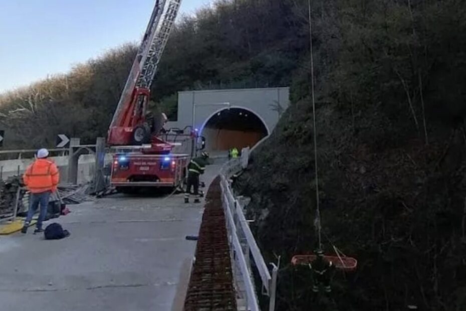 incidente a6 morto operaio lavoro