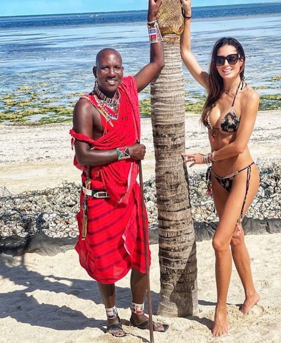 Elisabetta Gregoraci, polemica per le foto con i bambini del Kenya