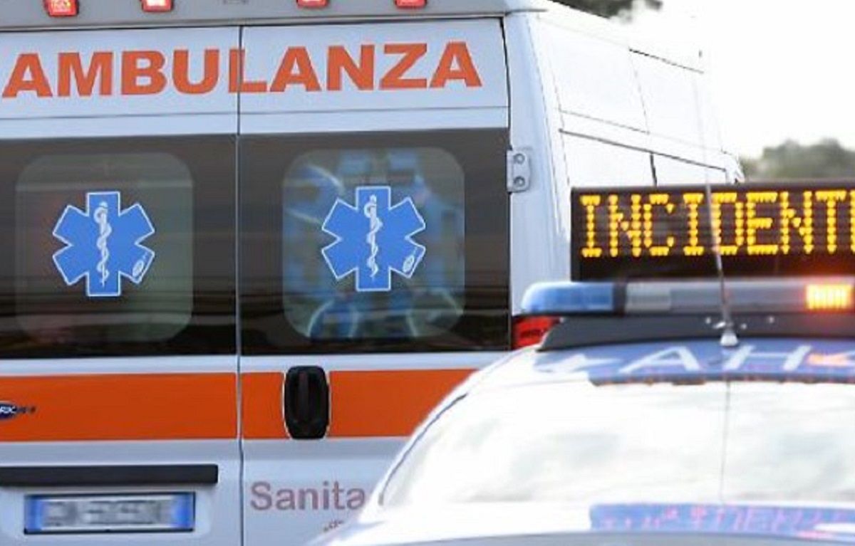 Torino, incidente in tangenziale: ruota si stacca da un tir e colpisce auto 