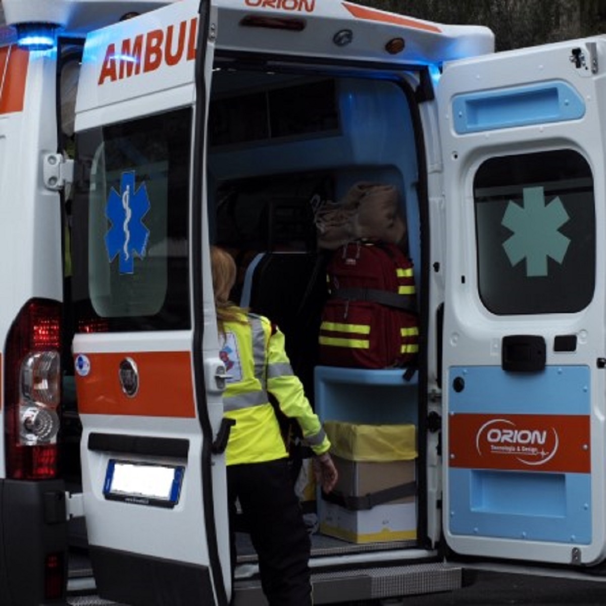 Torino, incidente in tangenziale: ruota si stacca da un tir e colpisce auto 