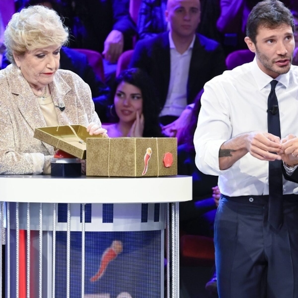 “Faccia quello che c*** le pare”. Affari Tuoi, Maionchi show