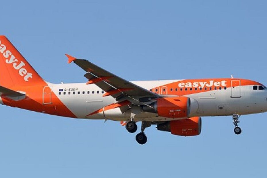 Aereo easyjet atterraggio d'emergenza a Bari