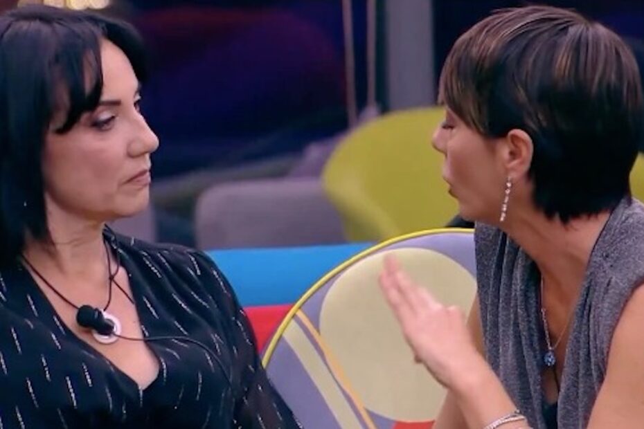 Grande Fratello, Ilaria a Pamela: "Dobbiamo parlare sotto le coperte"