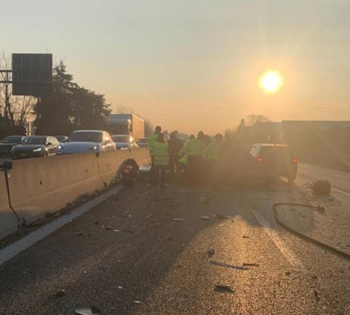 Incidente sulla A8, tre persone ferite e chilometri di coda 