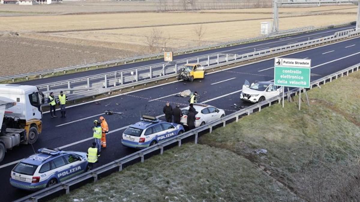 Incidente sulla A26, due morti e due feriti vicino a Vicolungo