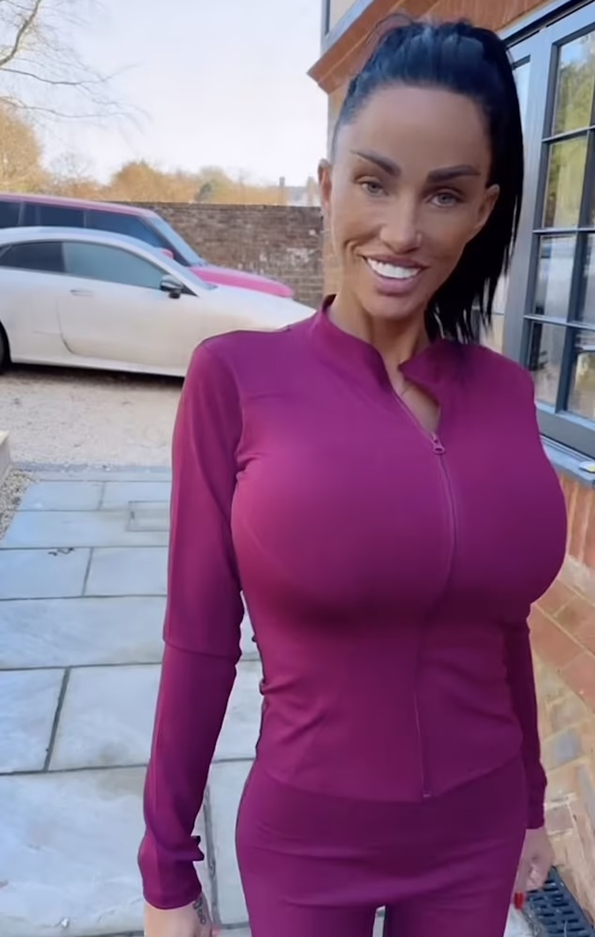 Katie Price dimagrita annuncia un nuovo ritocchino ai glutei