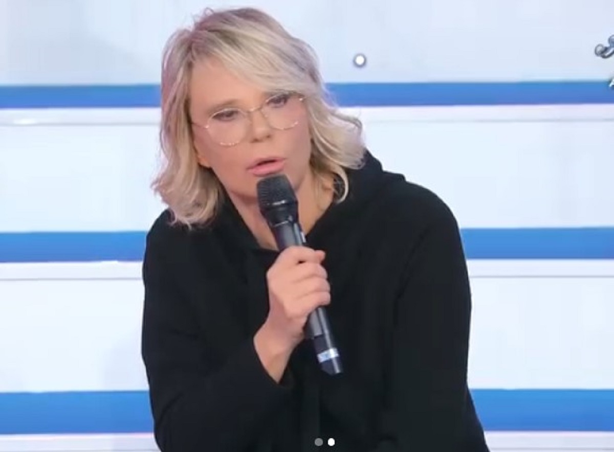 Uomini e Donne Maria De Filippi contro il cavaliere Alessio