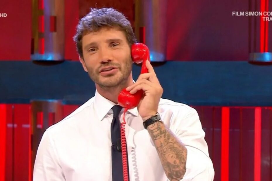 Stefano De Martino presenta il dottore di Affari Tuoi: chi è