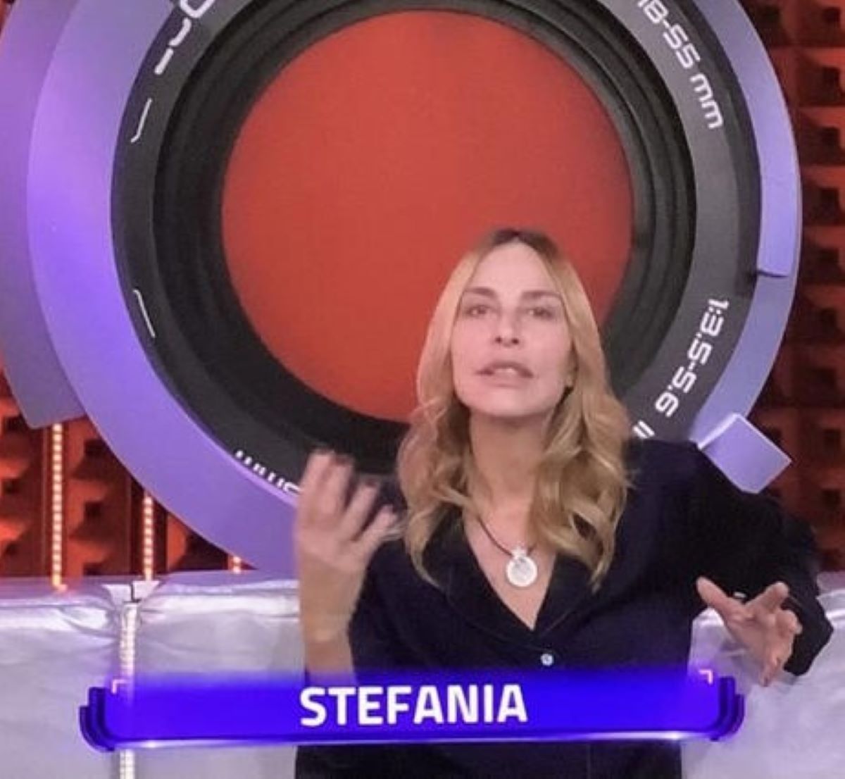 Grande Fratello, Stefania parla di Chiara e Lorenzo