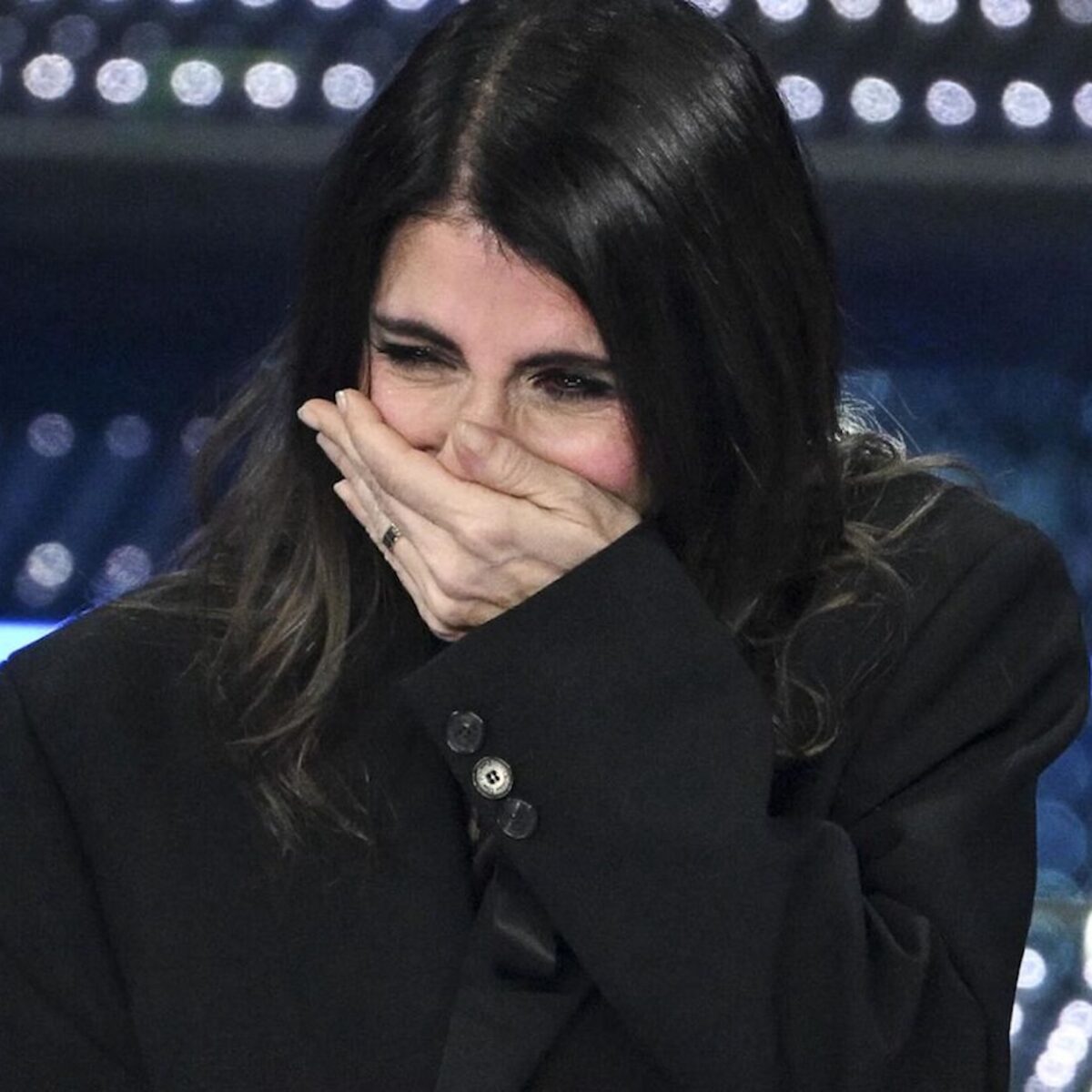 Giorgia riceve il Tapiro di Striscia, la frase su Olly: “Meritava”