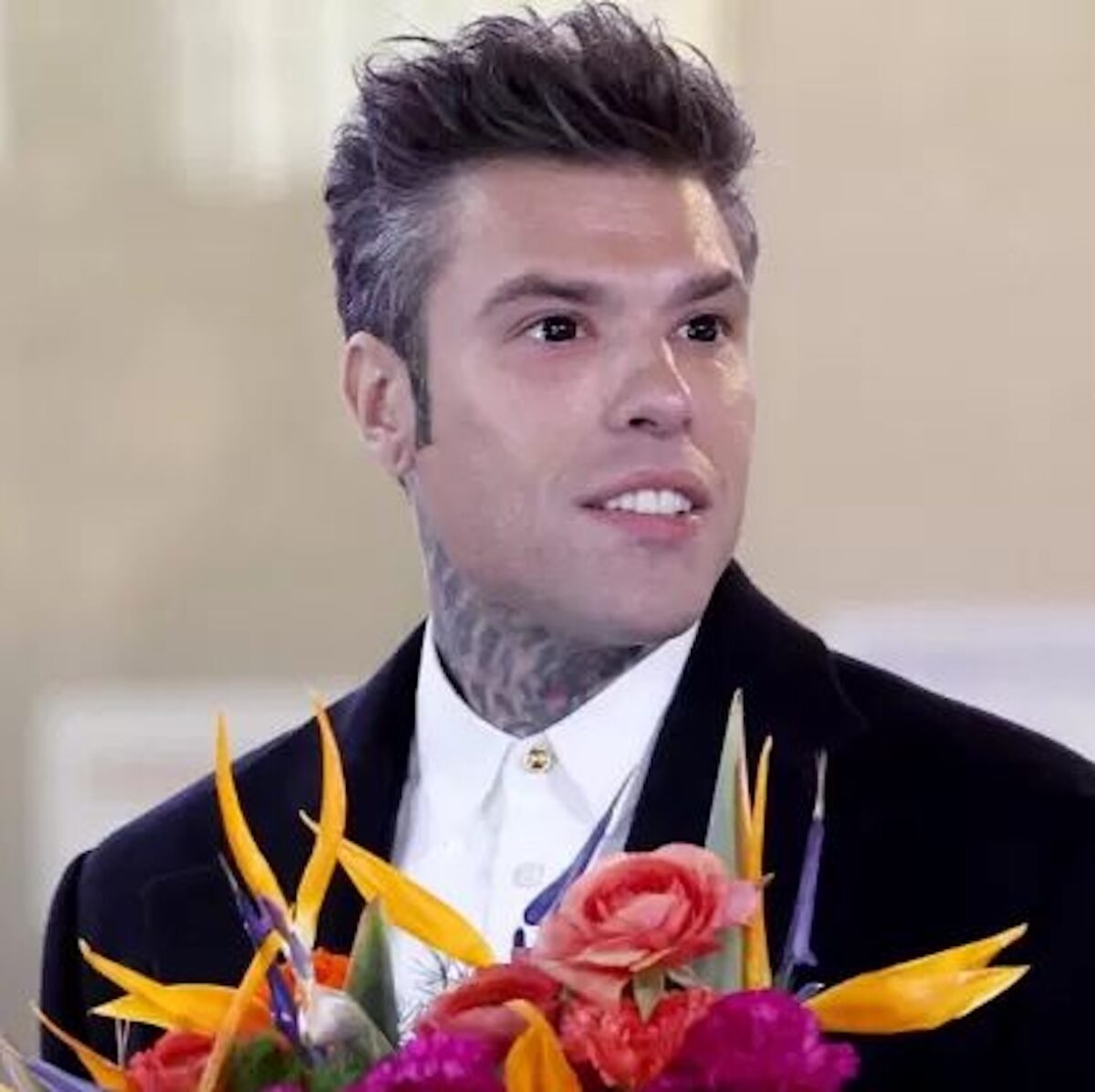 Fedez a Sanremo, paura tra i fan: “Cos’ha negli occhi?”