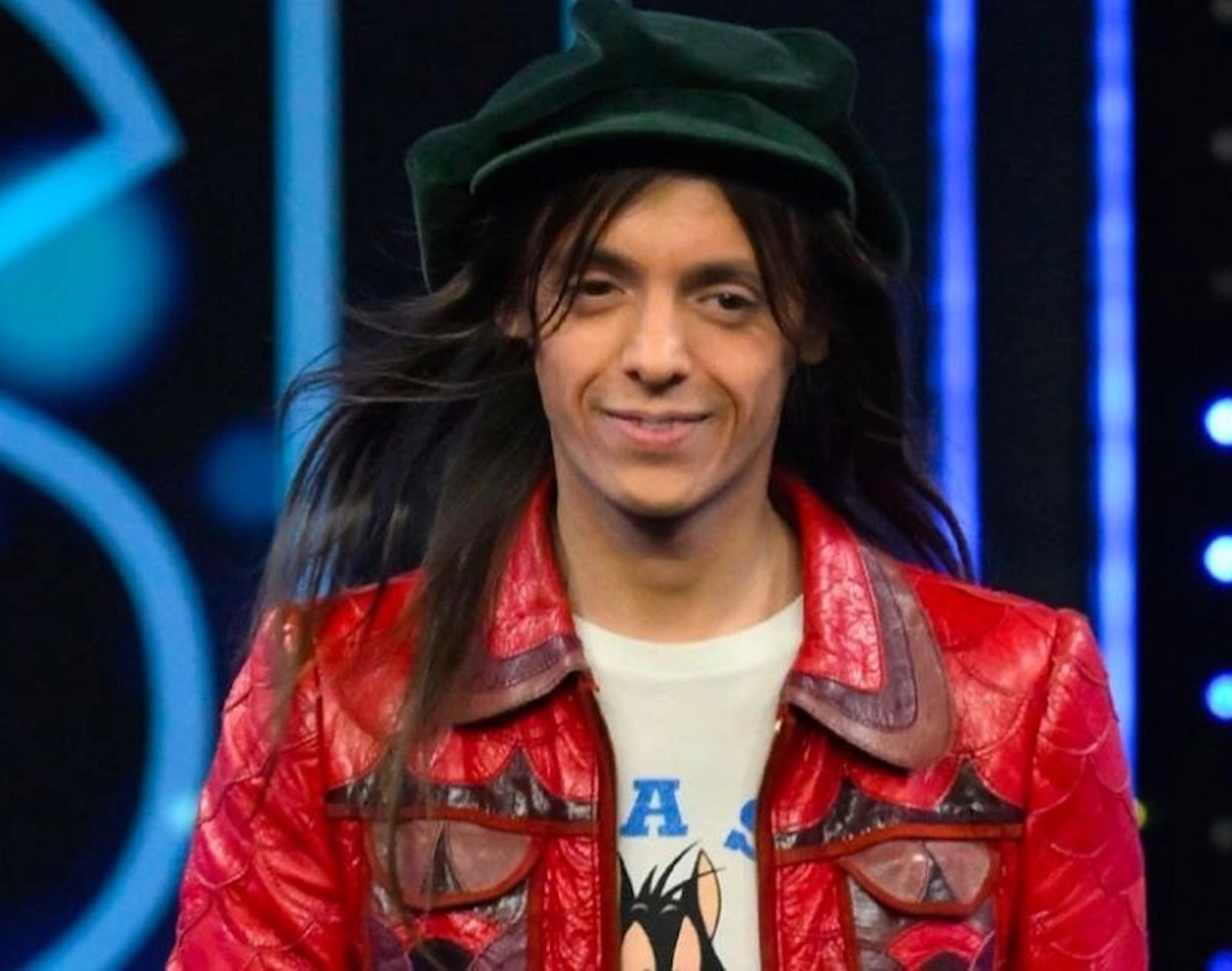 Lucio Corsi modello di Gucci prima di Sanremo 2025