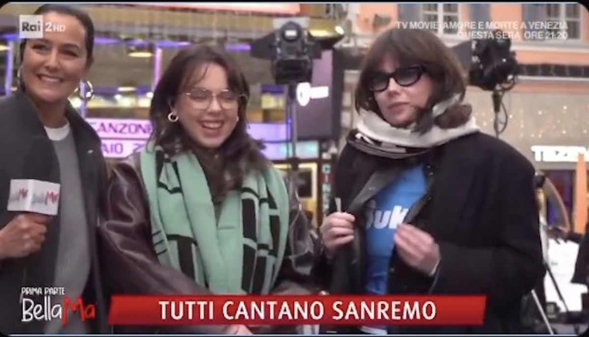 Imbarazzo a BellaMa’, Lil Jolie mostra la maglietta in diretta da Sanremo: ‘Oddio’