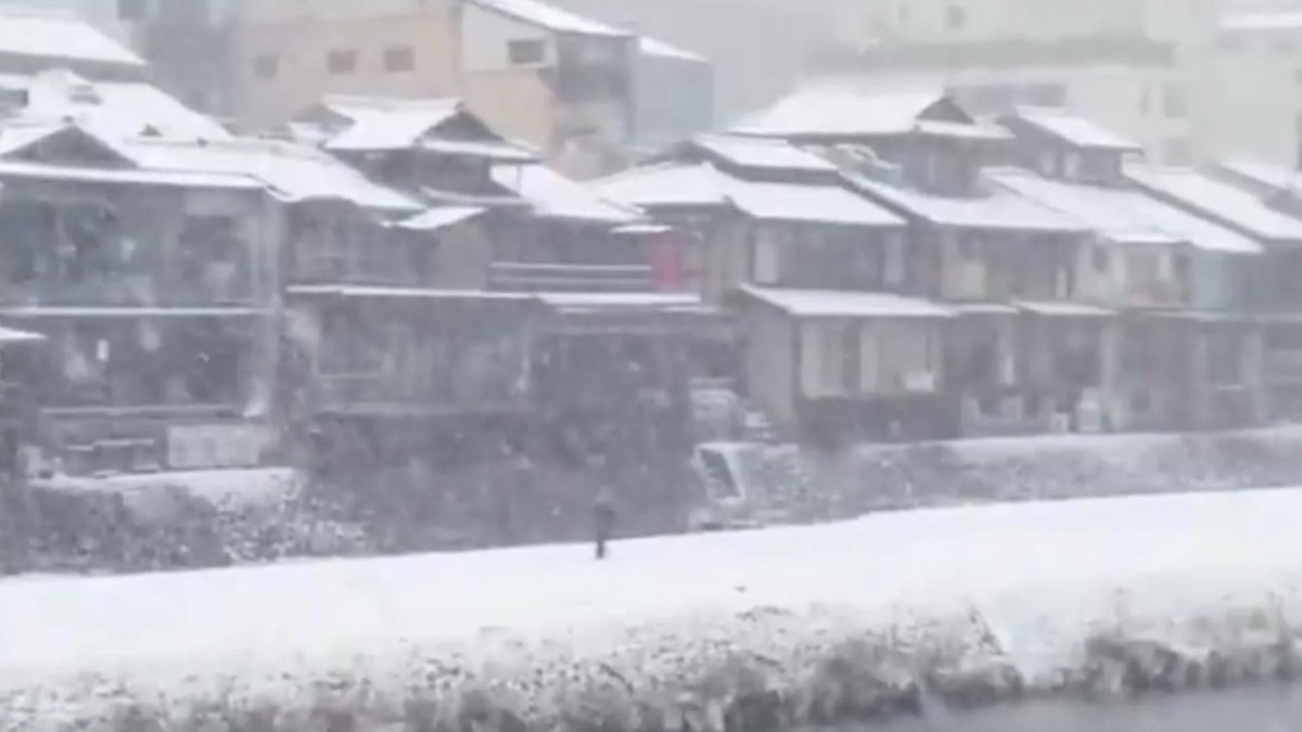 Neve in Giappone, 4 morti. Valanga blocca 160 persone in due hotel